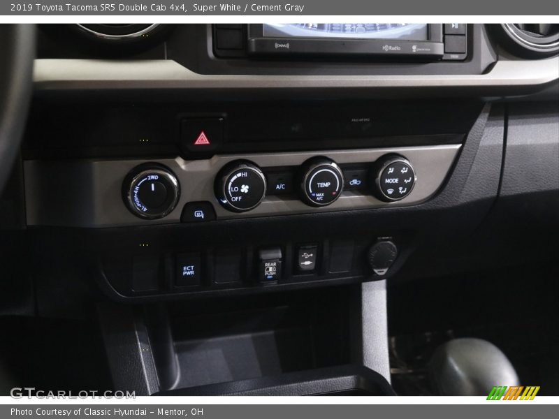 Super White / Cement Gray 2019 Toyota Tacoma SR5 Double Cab 4x4