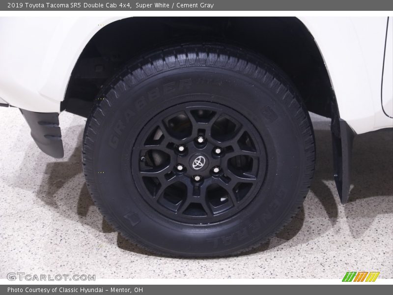 Super White / Cement Gray 2019 Toyota Tacoma SR5 Double Cab 4x4