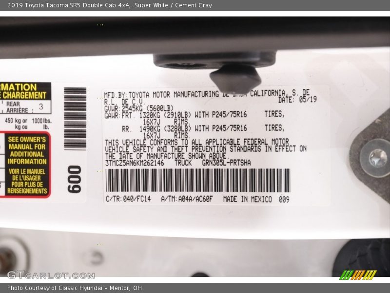 Super White / Cement Gray 2019 Toyota Tacoma SR5 Double Cab 4x4