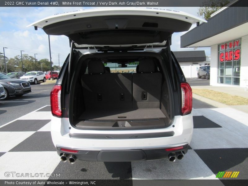 White Frost Tricoat / Very Dark Ash Gray/Dark Walnut 2022 GMC Yukon Denali 4WD