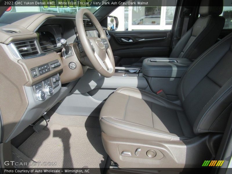 White Frost Tricoat / Very Dark Ash Gray/Dark Walnut 2022 GMC Yukon Denali 4WD