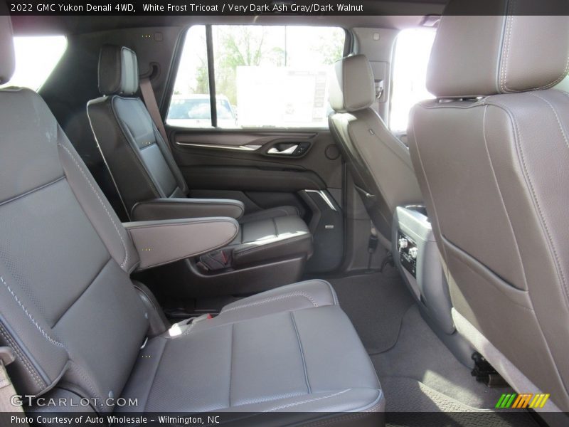 White Frost Tricoat / Very Dark Ash Gray/Dark Walnut 2022 GMC Yukon Denali 4WD