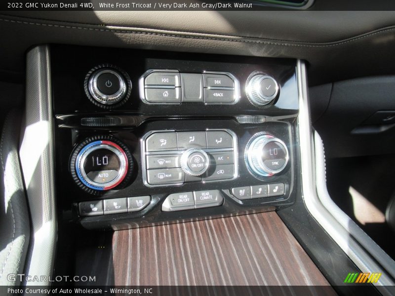 White Frost Tricoat / Very Dark Ash Gray/Dark Walnut 2022 GMC Yukon Denali 4WD