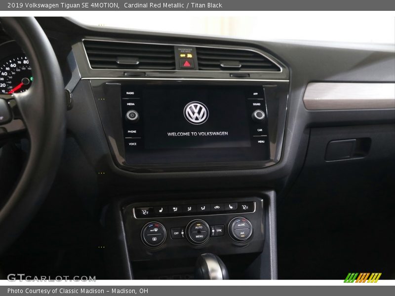 Cardinal Red Metallic / Titan Black 2019 Volkswagen Tiguan SE 4MOTION