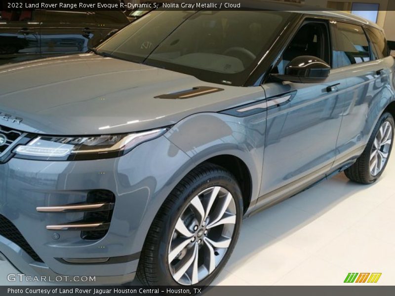 Front 3/4 View of 2022 Range Rover Evoque R-Dynamic S