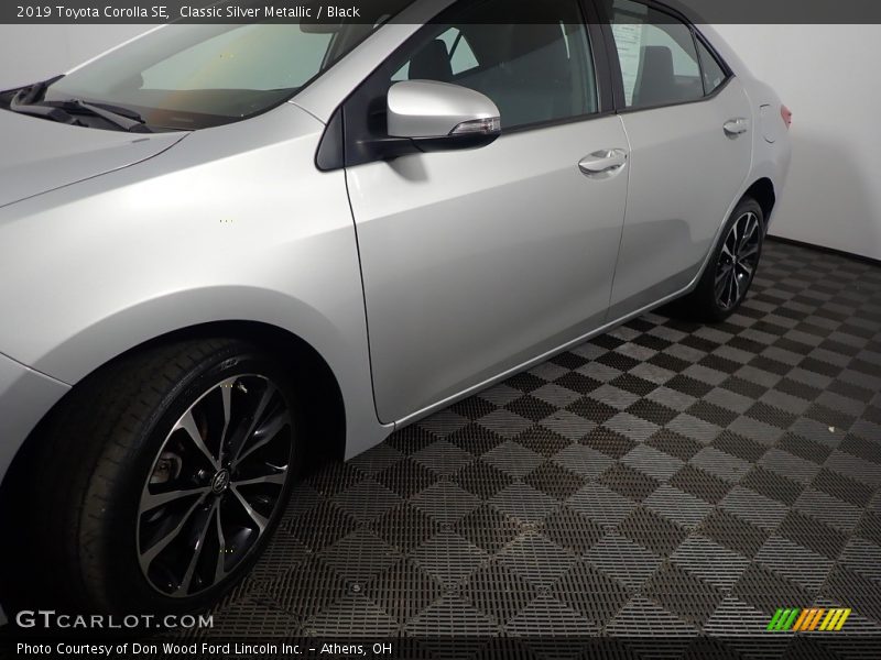 Classic Silver Metallic / Black 2019 Toyota Corolla SE