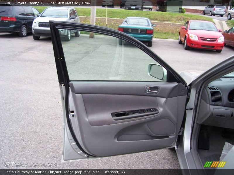 Lunar Mist Metallic / Gray 2005 Toyota Camry LE