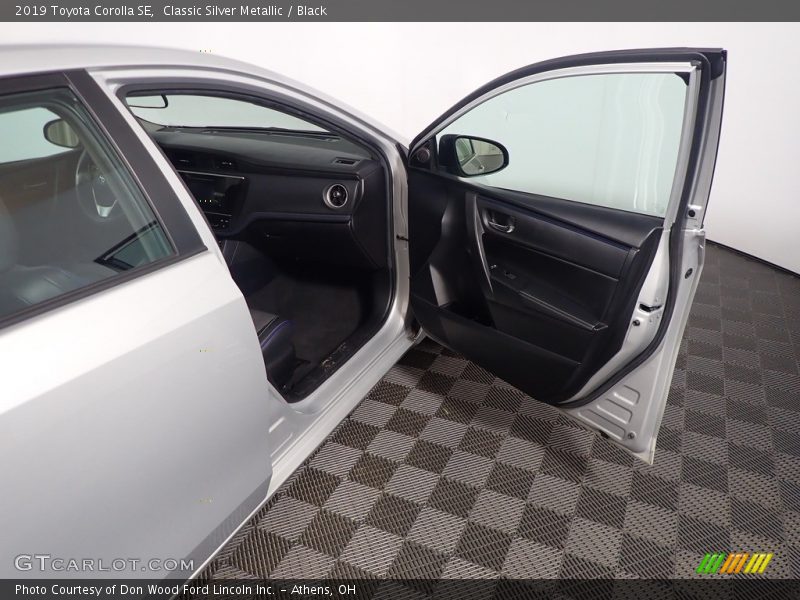 Classic Silver Metallic / Black 2019 Toyota Corolla SE