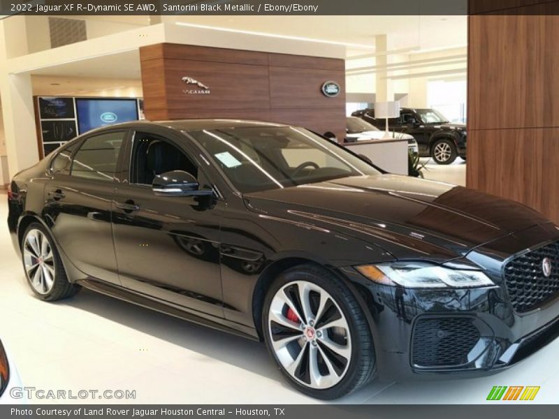 Front 3/4 View of 2022 XF R-Dynamic SE AWD