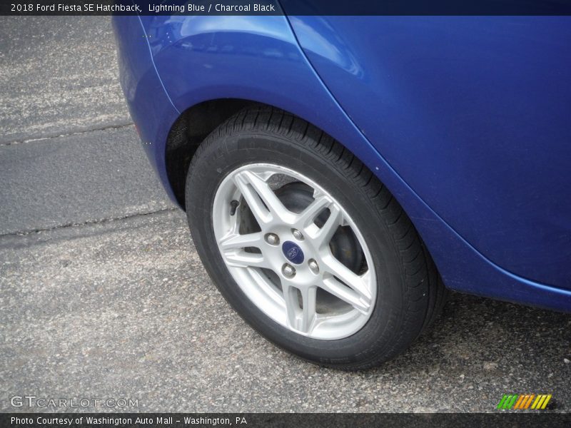 Lightning Blue / Charcoal Black 2018 Ford Fiesta SE Hatchback