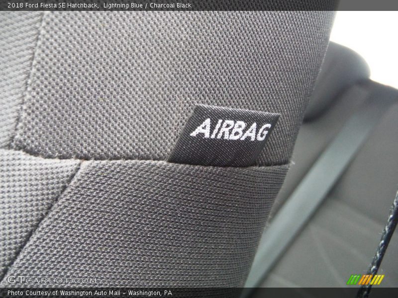 Lightning Blue / Charcoal Black 2018 Ford Fiesta SE Hatchback