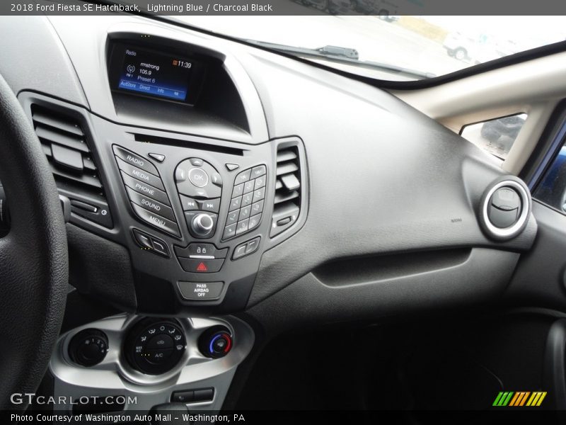 Lightning Blue / Charcoal Black 2018 Ford Fiesta SE Hatchback