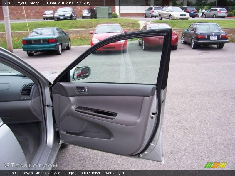 Lunar Mist Metallic / Gray 2005 Toyota Camry LE