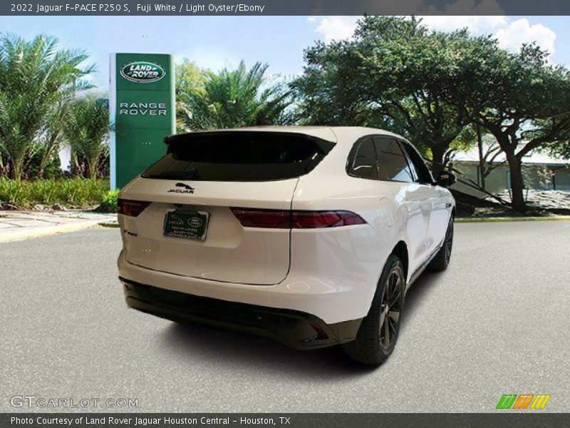 Fuji White / Light Oyster/Ebony 2022 Jaguar F-PACE P250 S
