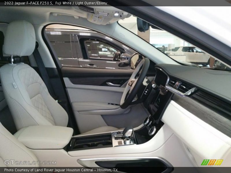 Fuji White / Light Oyster/Ebony 2022 Jaguar F-PACE P250 S