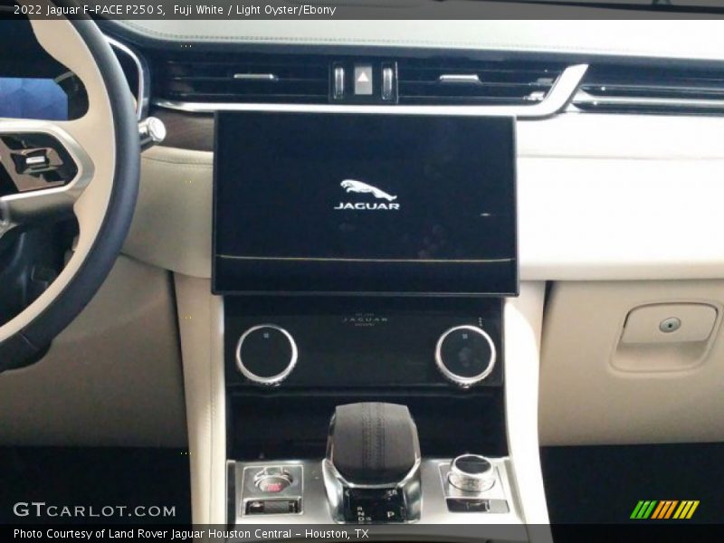 Fuji White / Light Oyster/Ebony 2022 Jaguar F-PACE P250 S