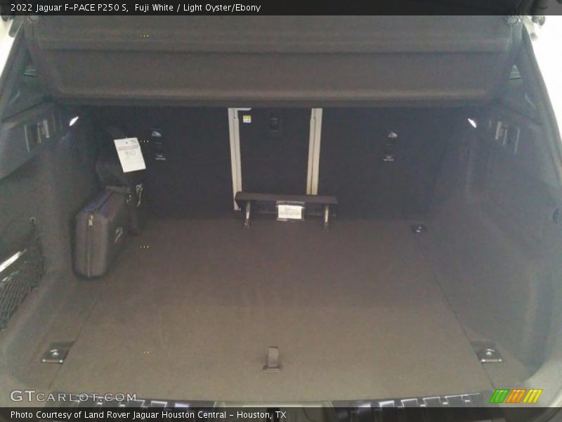  2022 F-PACE P250 S Trunk