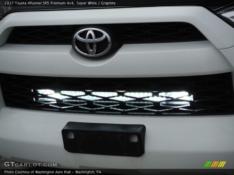Super White / Graphite 2017 Toyota 4Runner SR5 Premium 4x4