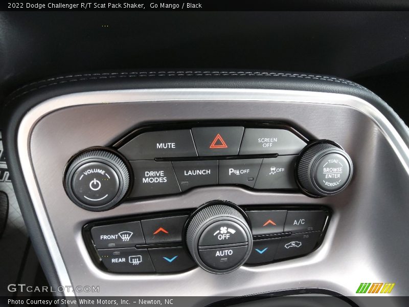 Controls of 2022 Challenger R/T Scat Pack Shaker