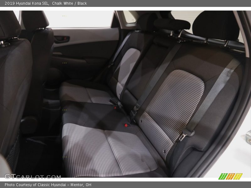Chalk White / Black 2019 Hyundai Kona SEL