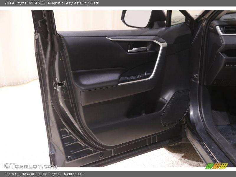 Magnetic Gray Metallic / Black 2019 Toyota RAV4 XLE