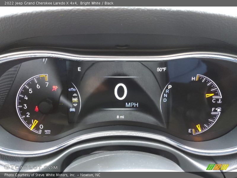 Bright White / Black 2022 Jeep Grand Cherokee Laredo X 4x4