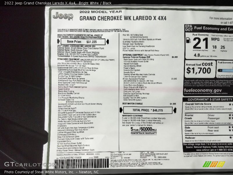 Bright White / Black 2022 Jeep Grand Cherokee Laredo X 4x4