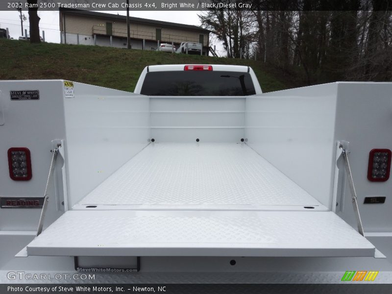 Bright White / Black/Diesel Gray 2022 Ram 2500 Tradesman Crew Cab Chassis 4x4