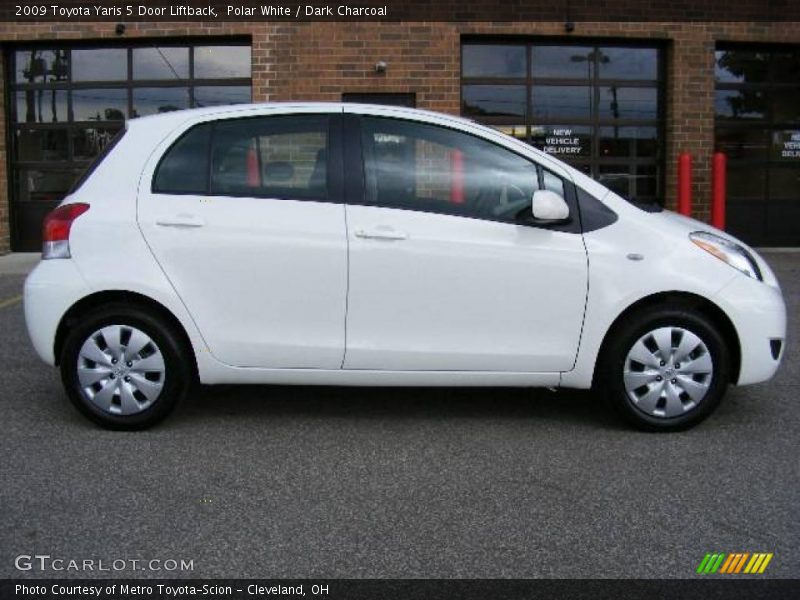 Polar White / Dark Charcoal 2009 Toyota Yaris 5 Door Liftback