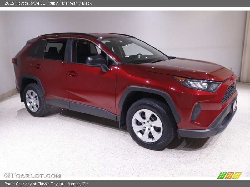 Ruby Flare Pearl / Black 2019 Toyota RAV4 LE