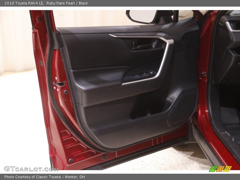 Ruby Flare Pearl / Black 2019 Toyota RAV4 LE