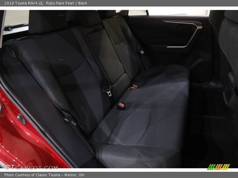 Ruby Flare Pearl / Black 2019 Toyota RAV4 LE