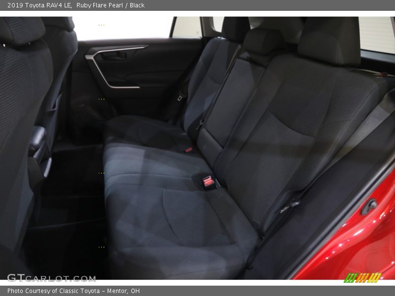 Ruby Flare Pearl / Black 2019 Toyota RAV4 LE
