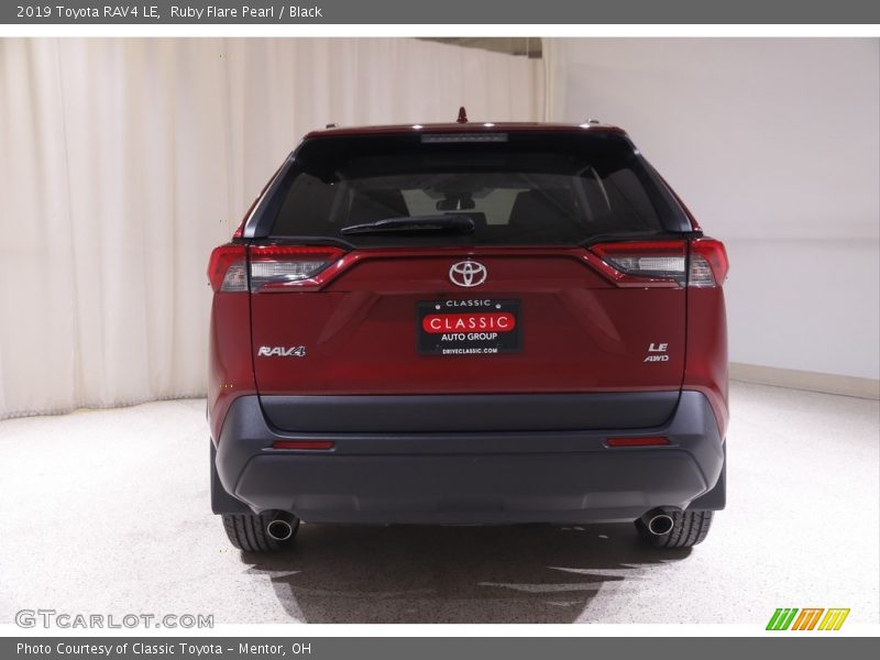 Ruby Flare Pearl / Black 2019 Toyota RAV4 LE