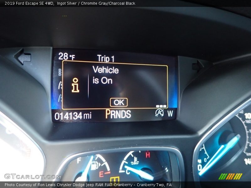 Ingot Silver / Chromite Gray/Charcoal Black 2019 Ford Escape SE 4WD