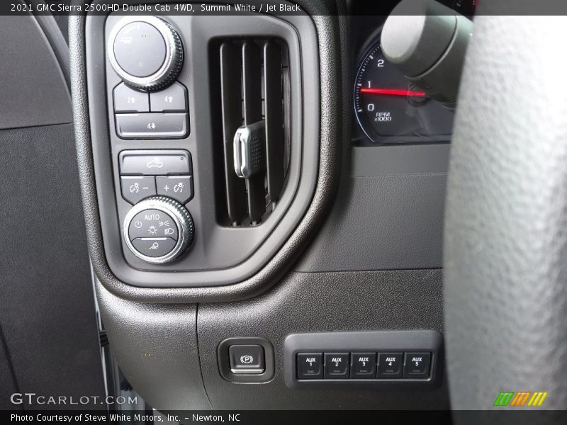 Controls of 2021 Sierra 2500HD Double Cab 4WD