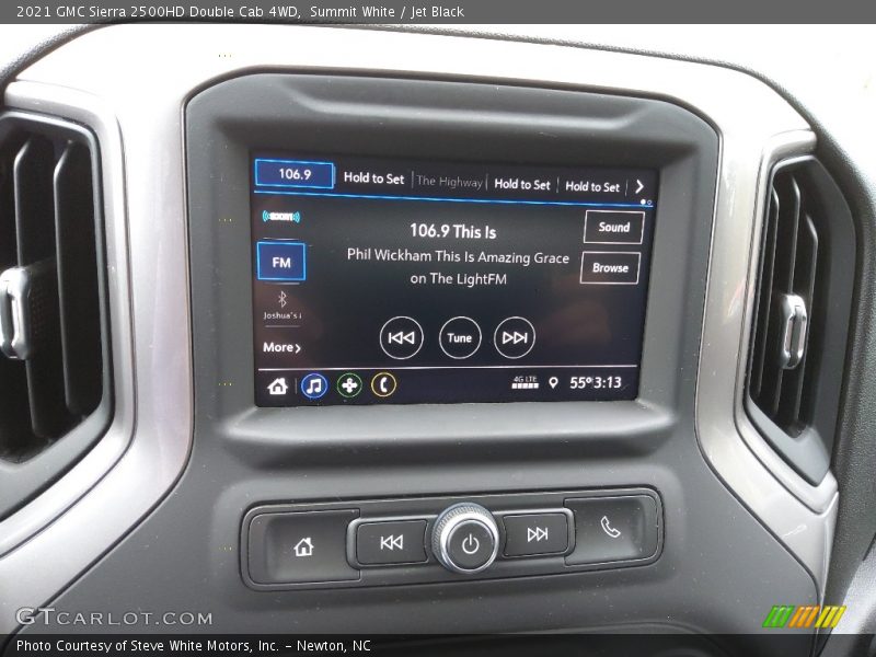 Controls of 2021 Sierra 2500HD Double Cab 4WD