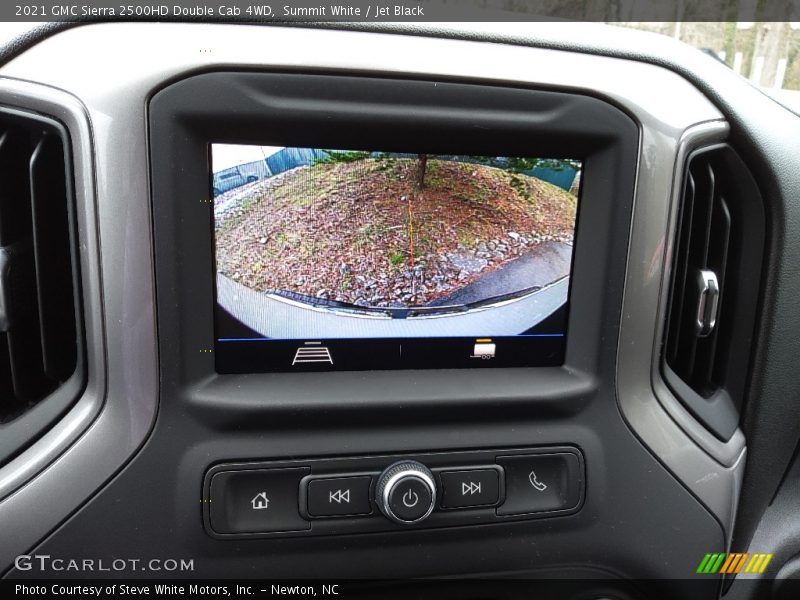 Controls of 2021 Sierra 2500HD Double Cab 4WD