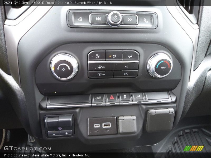 Controls of 2021 Sierra 2500HD Double Cab 4WD