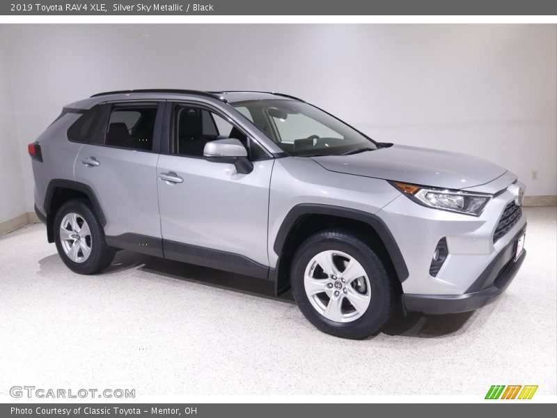 Silver Sky Metallic / Black 2019 Toyota RAV4 XLE