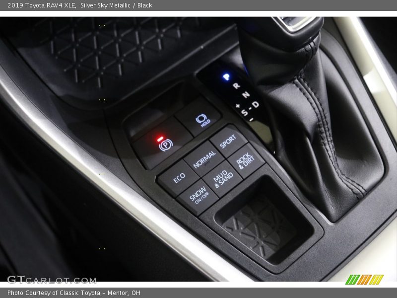 Silver Sky Metallic / Black 2019 Toyota RAV4 XLE