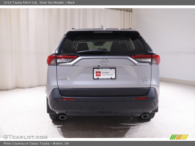 Silver Sky Metallic / Black 2019 Toyota RAV4 XLE