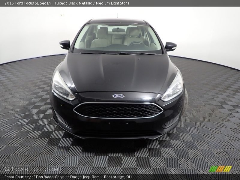 Tuxedo Black Metallic / Medium Light Stone 2015 Ford Focus SE Sedan