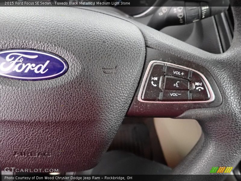 Tuxedo Black Metallic / Medium Light Stone 2015 Ford Focus SE Sedan