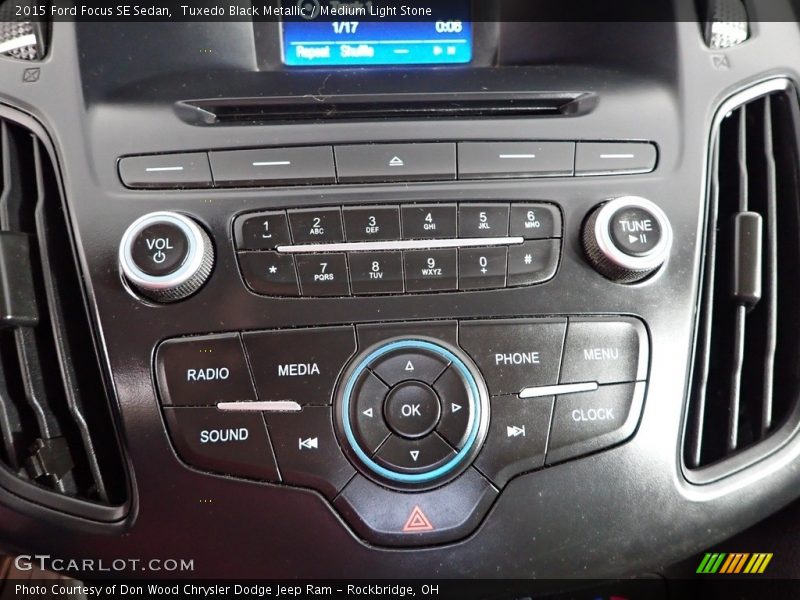 Tuxedo Black Metallic / Medium Light Stone 2015 Ford Focus SE Sedan