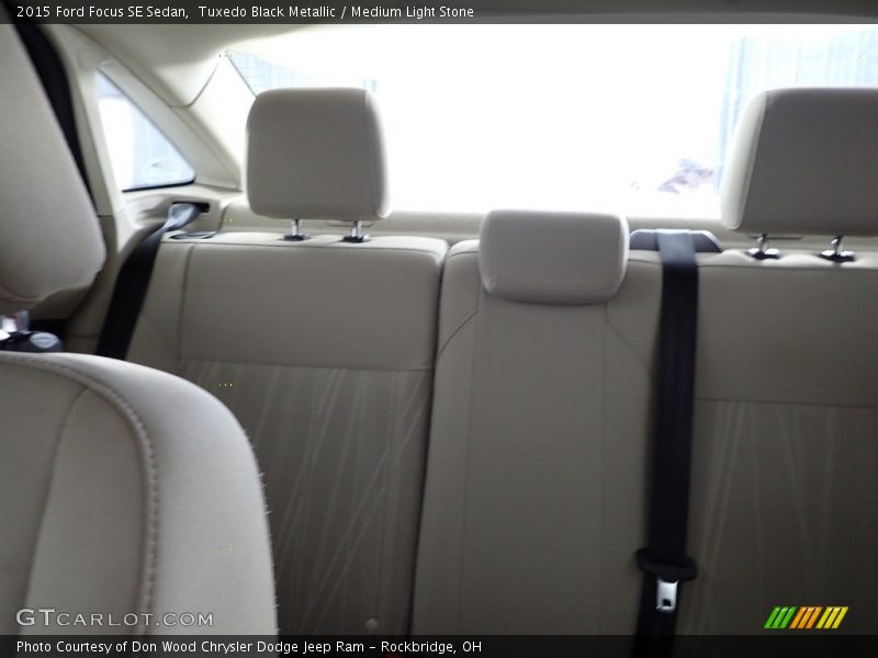 Tuxedo Black Metallic / Medium Light Stone 2015 Ford Focus SE Sedan