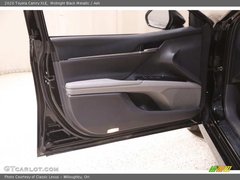 Midnight Black Metallic / Ash 2020 Toyota Camry XLE