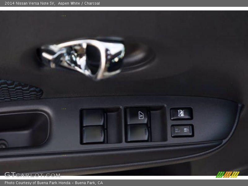 Aspen White / Charcoal 2014 Nissan Versa Note SV