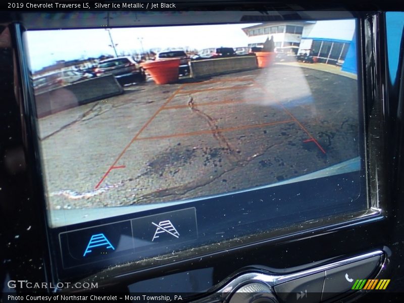 Silver Ice Metallic / Jet Black 2019 Chevrolet Traverse LS