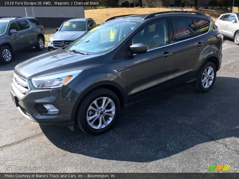 Magnetic / Charcoal Black 2018 Ford Escape SE 4WD